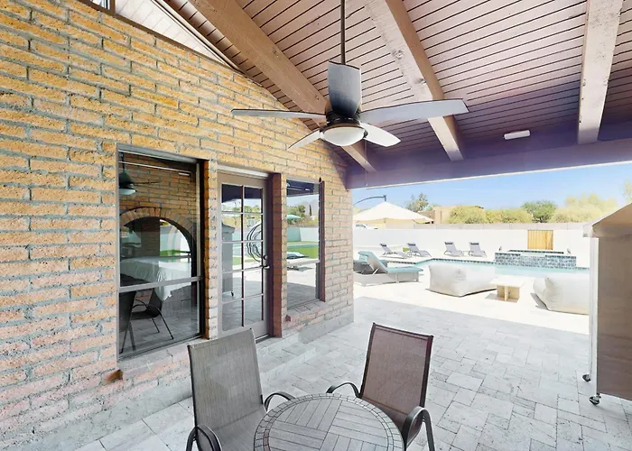 Peaceful, Spacious, Luxury Backyard, Putting