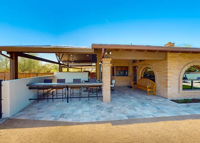 Peaceful, Spacious, Luxury Backyard, Putting *