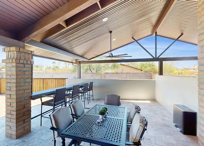 Peaceful, Spacious, Luxury Backyard, Putting Scottsdale