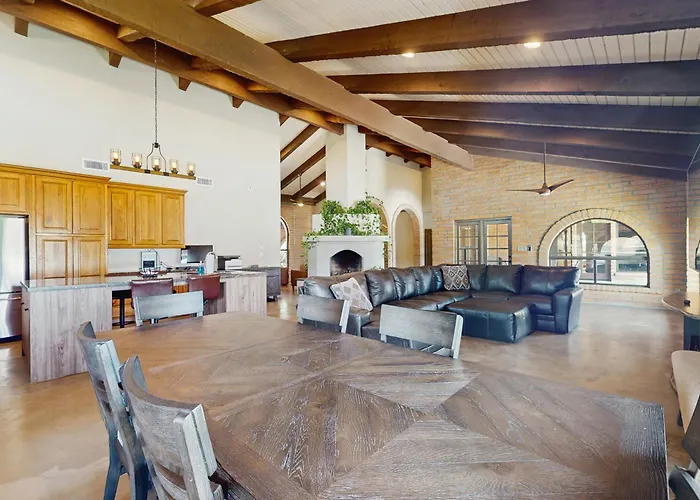 Peaceful, Spacious, Luxury Backyard, Putting *