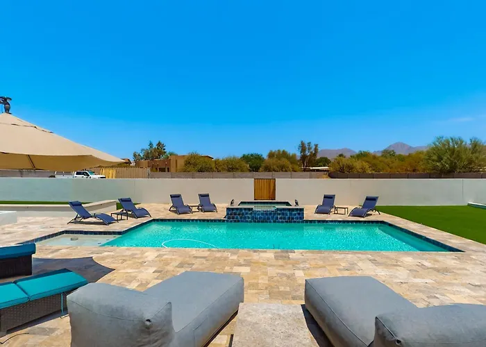 Peaceful, Spacious, Luxury Backyard, Putting *